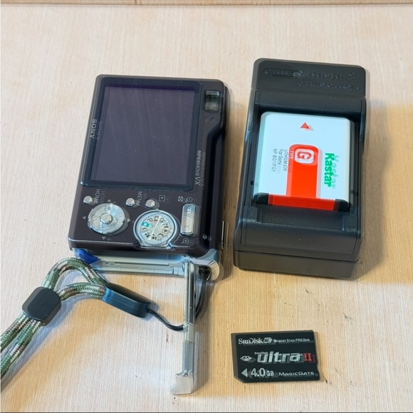 Sony Cyber-Shot DSC-W90 Blk 8.1 MP Digital Camera Screen Door Issues Read Blw! - Picture 11 of 13